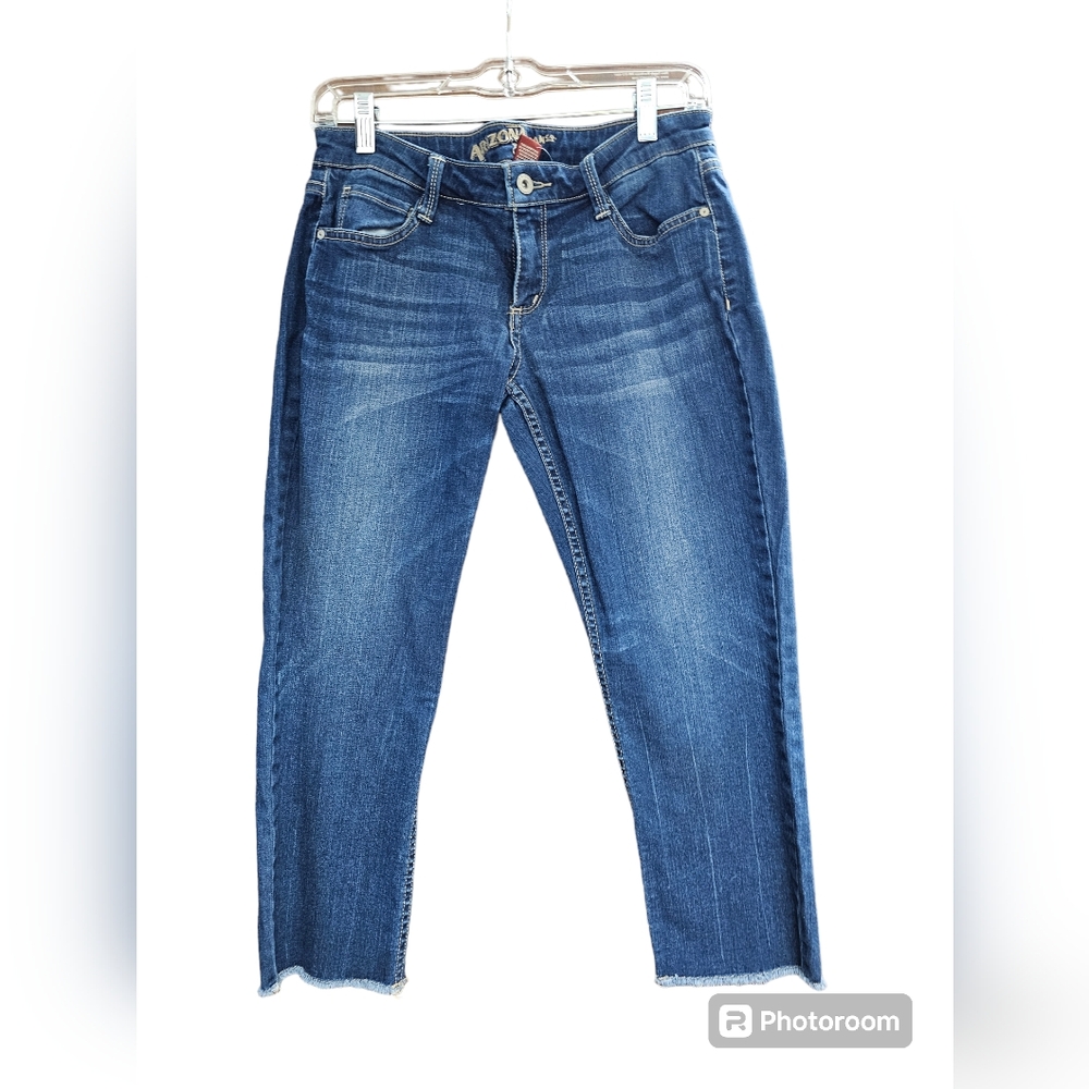 Women's Arizona cropped distressed capris